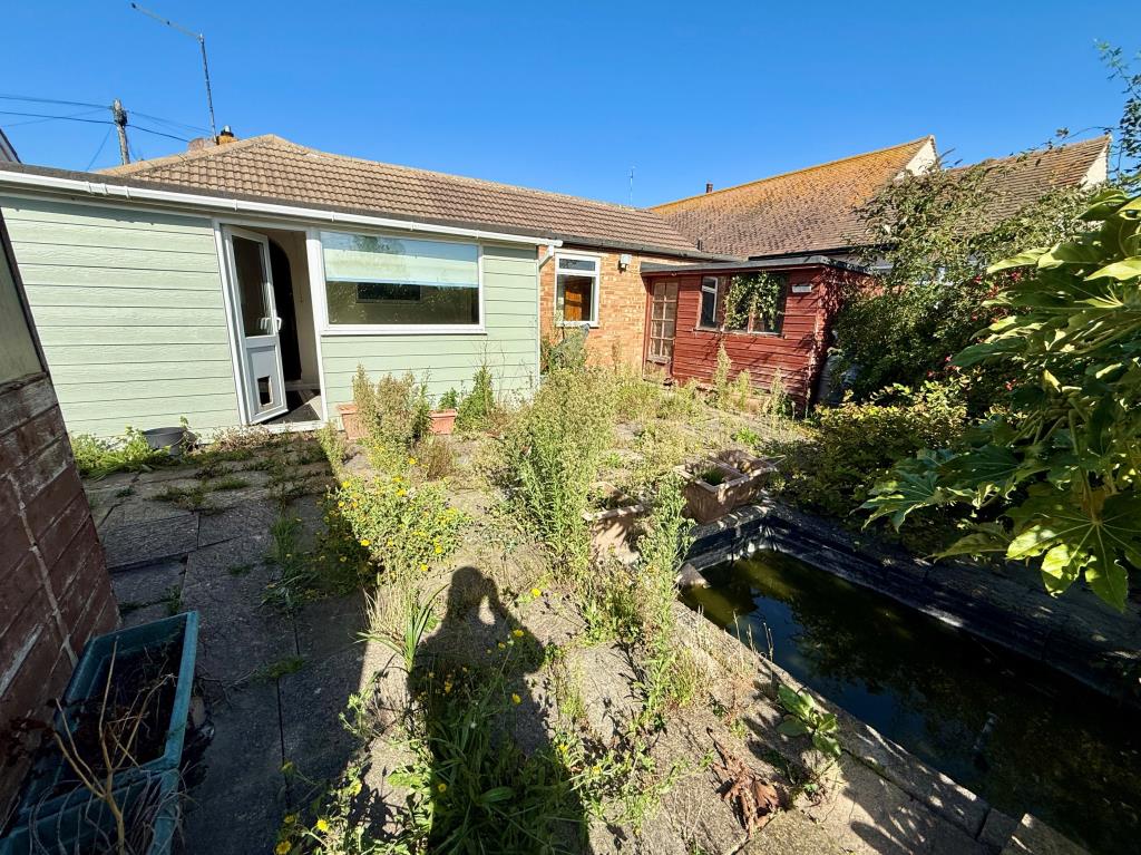 Lot: 21 - DETACHED BUNGALOW FOR REFURBISHMENT - Rear of bungalow